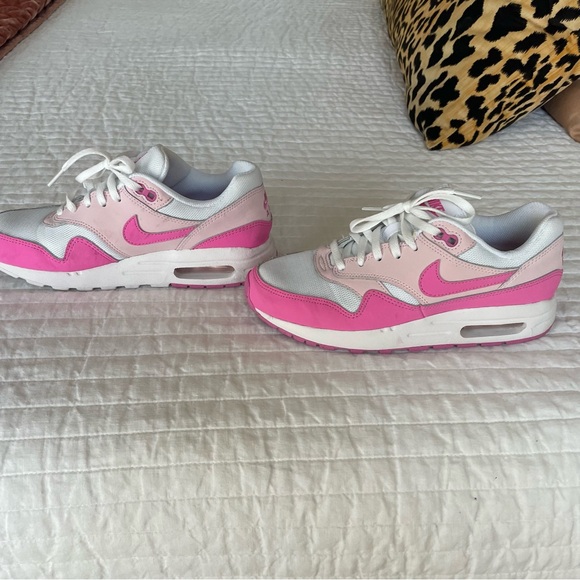 Nike Air Pink and White Kids' Sneakers 6Y - Picture 2 of 7